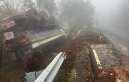 ताम्हिणी घाटात गॅस टँकर पलटी ; वाहतूक पूर्णपणे ठप्प