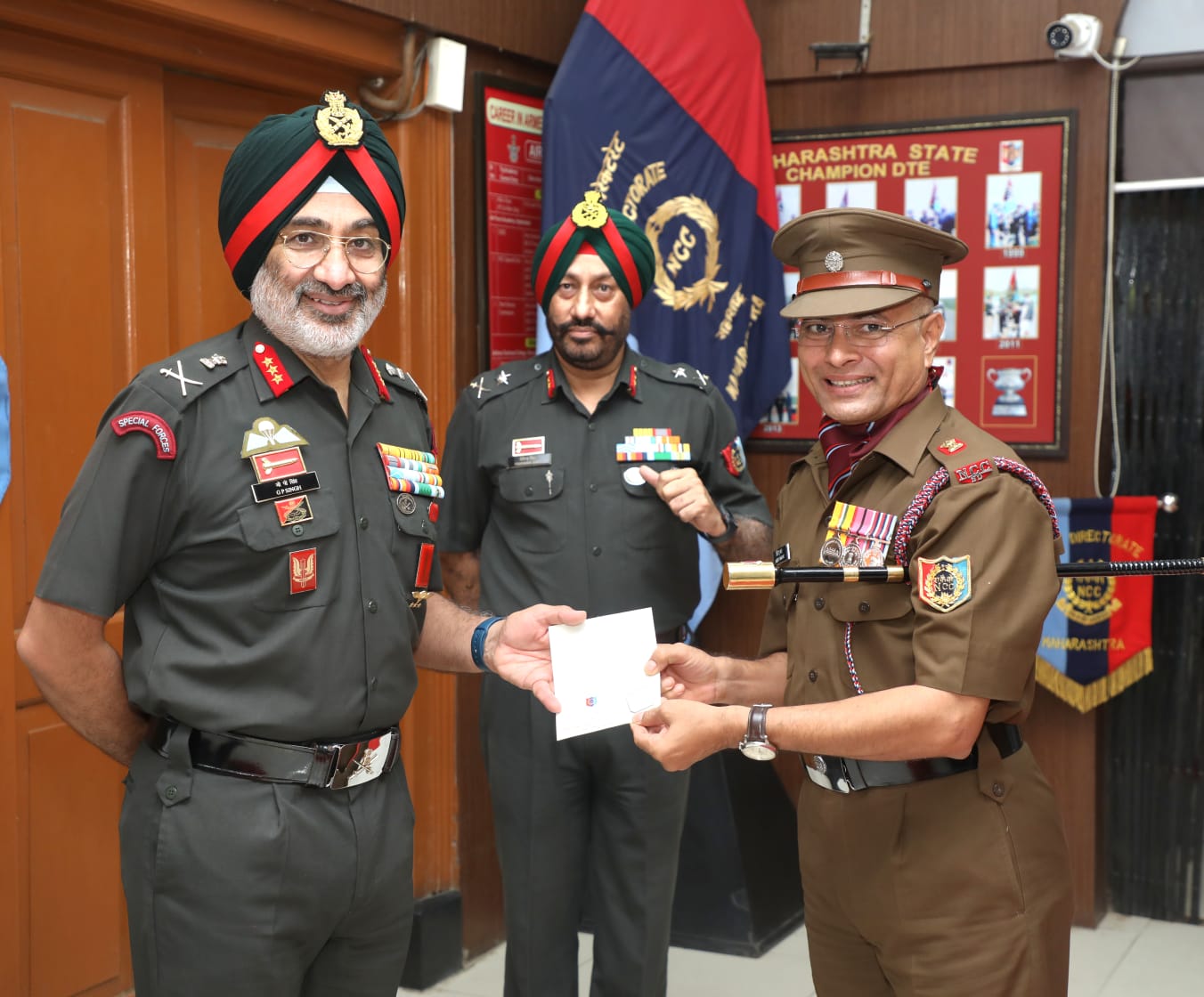 डॉ. बाबासाहेब आंबेडकर तंत्रज्ञान विद्यापीठाचे मेजर मिलिंद भगत यांना डीजी एनसीसी कमेंडेशन कार्डने सन्मानित