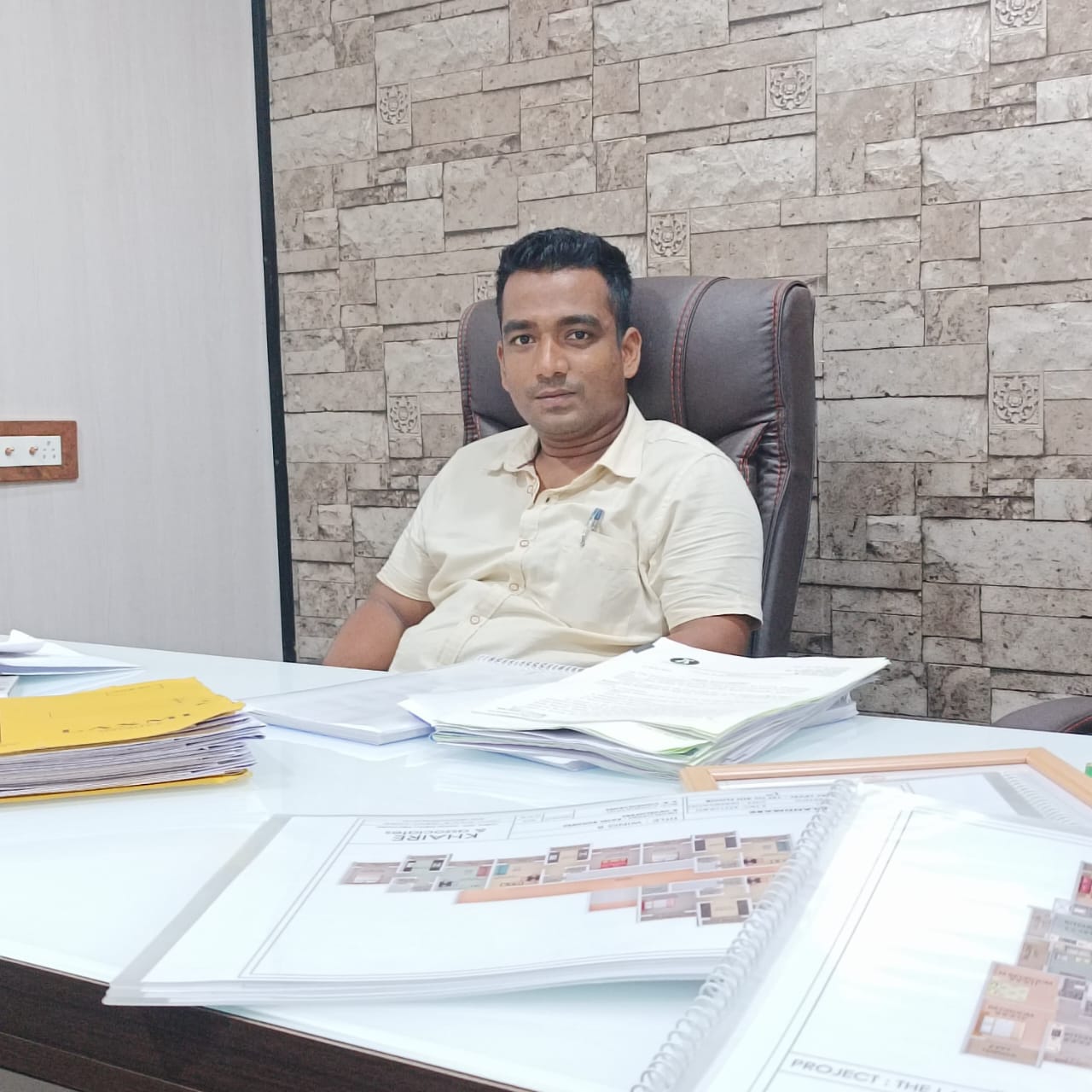 दहिवली गावचा पहिला वकील संकेत देवळेकर