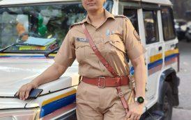 गायनाची आवड असलेल्या पोलीस निरीक्षक अर्चना पाटील - फुलसुंदर ( जोगेश्वरी पोलीस स्टेशन , मुंबई शहर )