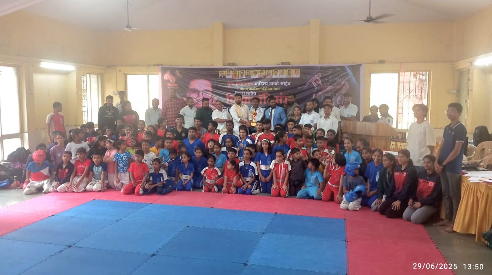 युवा सेना प्रमुख आदित्य ठाकरे यांच्या वाढदिवसानिमित्त जिल्हा स्तरीय किकबॉक्सिंग निवड चाचणी स्पर्धा उत्साहात संपन्न