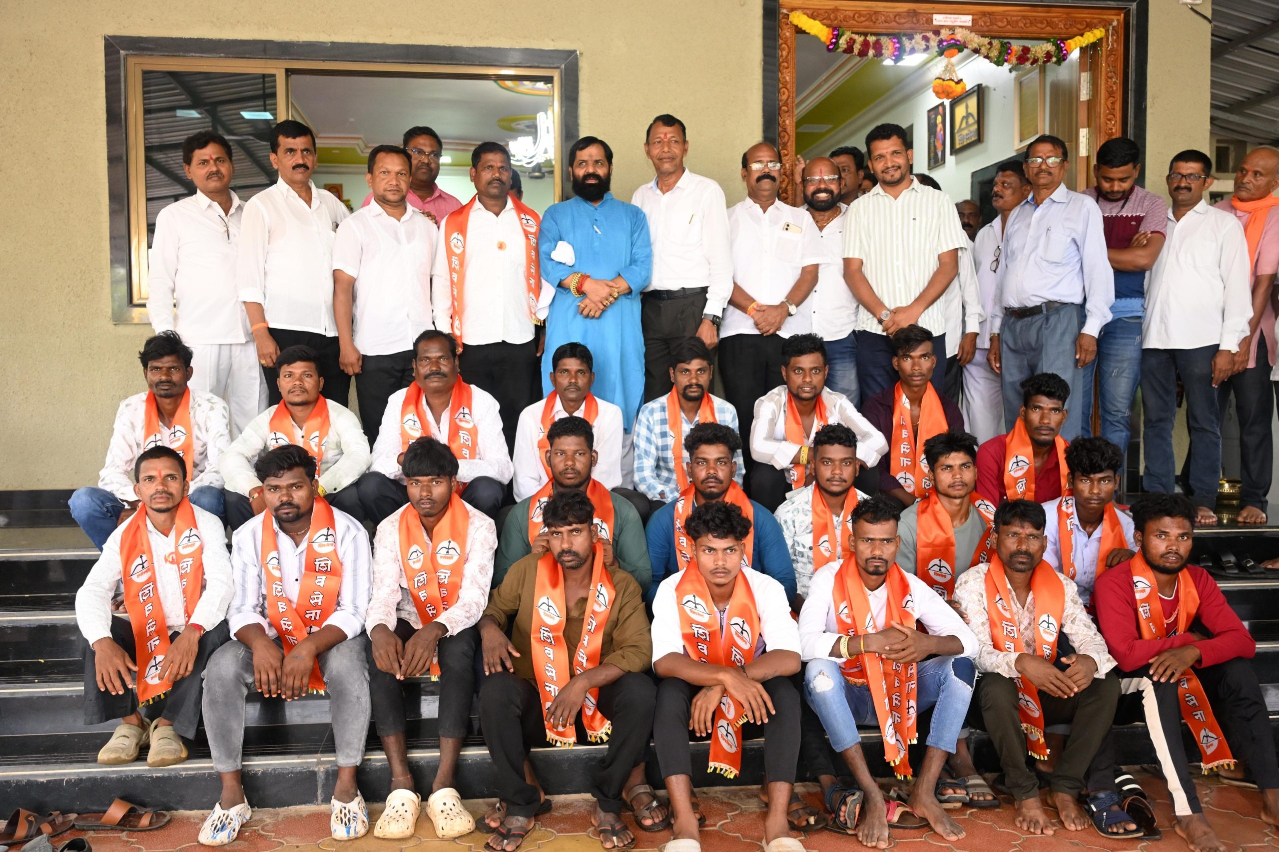 इंदापूरमध्ये ठाकरे गटाला जोरदार धक्का, रुद्रवली आदिवासी वाडीतील नागरिकांनी ना. भरत गोगावले यांच्या उपस्थितीत केला शिवसेनेत प्रवेश 