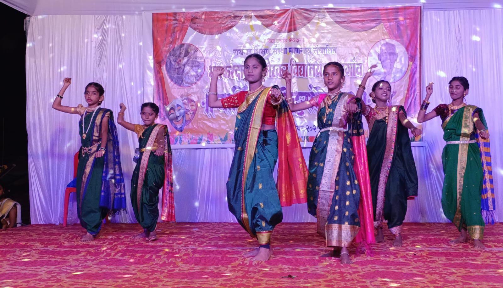 भास्करदादा कामेरकर विद्यालयात 