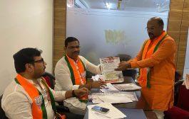 प्रत्यक्ष समाजात कार्याचा अनुभव घेऊन उच्चशिक्षित असलेले उमेदवार  मनोजकुमार मारकड