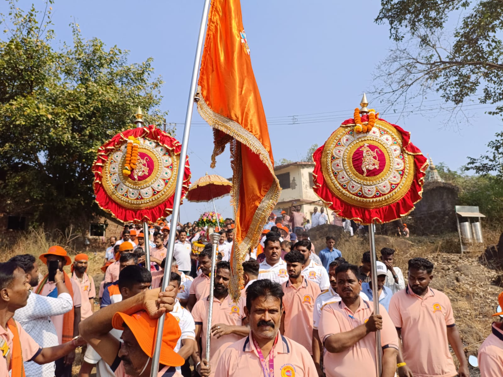 माणगांवकरांची ओम सिद्धी साई दिंडी कोकण श्रीक्षेत्र शिर्डीकडे रवाना;    हजारो माणगांवकरांच्या उपस्थितीत शेकडो साईभक्त निघाले शिर्डी पदयात्रा पालखी सोहळ्यात सहभागी.