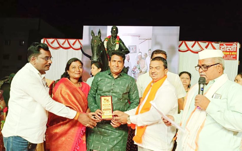 शिव महोत्सवात गायक प्रवीण अवचर व महिला प्रबोधनकार शीला अवचर दांपत्याचा विशेष सन्मान