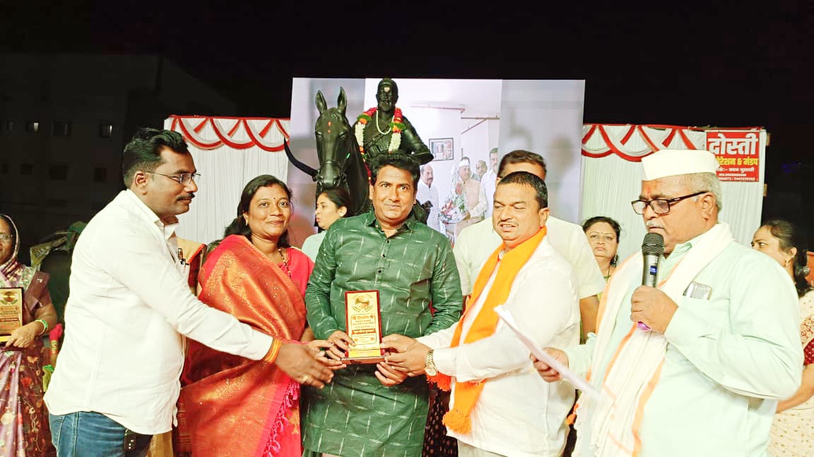 शिव महोत्सवात गायक प्रवीण अवचर व महिला प्रबोधनकार शीला अवचर दांपत्याचा विशेष सन्मान