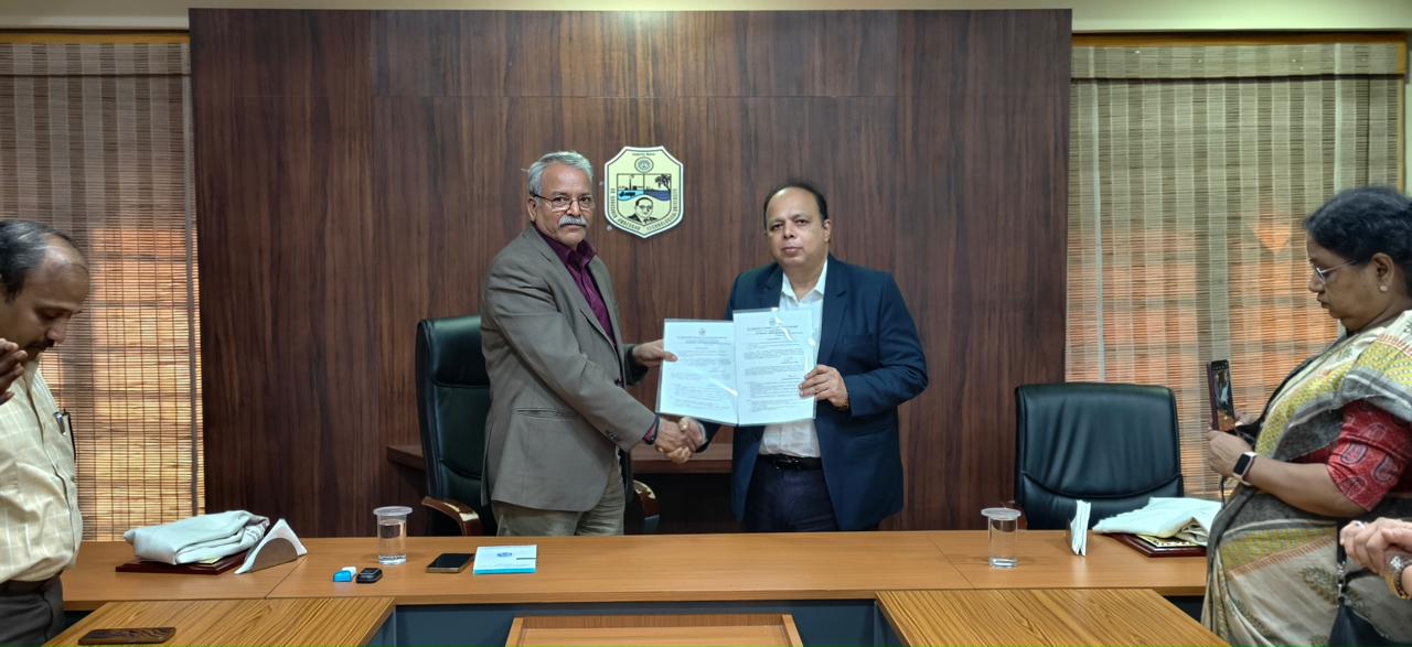 डॉ. राजनीश कामत यांनी स्वीकारला डॉ. बाबासाहेब आंबेडकर तंत्रशास्त्र विद्यापीठ कुलगुरू पदाचा अतिरिक्त कार्यभार