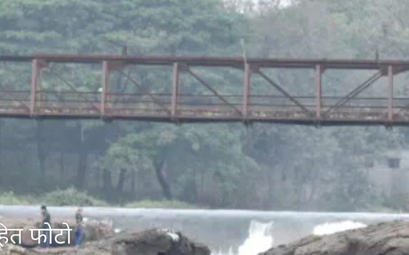 माणगावमधील गंगेवाडी गावातील लोखंडी पूल चोरीला?; ग्रामस्थांचा प्रशासनाकडे अर्ज 