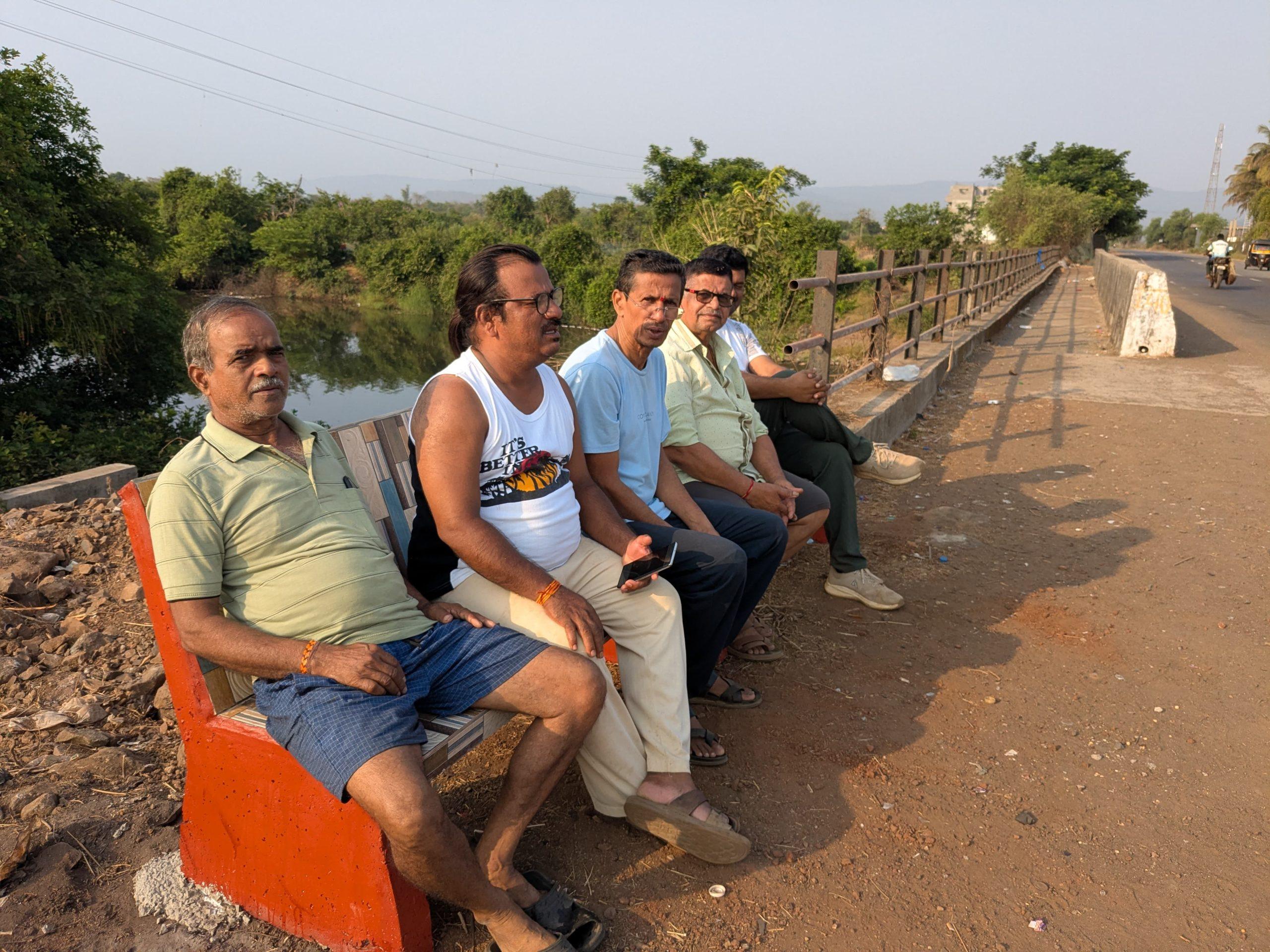 ज्येष्ठांच्या थकलेल्या पावलांना आधार;    नगरसेवक प्रशांत साबळे यांचा माणुसकीचा स्पर्श करणारा पुढाकार