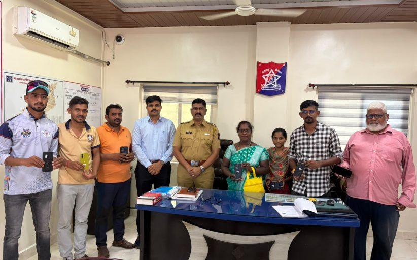 माणगाव पोलीस ठाण्याची उल्लेखनीय कामगिरी;      CEIR पोर्टलच्या मदतीने १५ गहाळ मोबाईल शोधून मालकांना परत