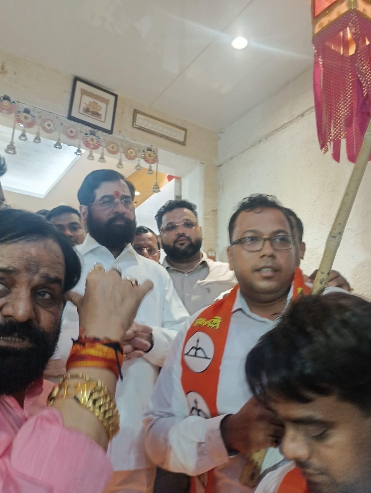 श्रीवर्धनमध्ये ठाकरे गटाला धक्का; नगराध्यक्ष ॲड. अतुल चौगुले यांचा शिंदे गटात प्रवेश.