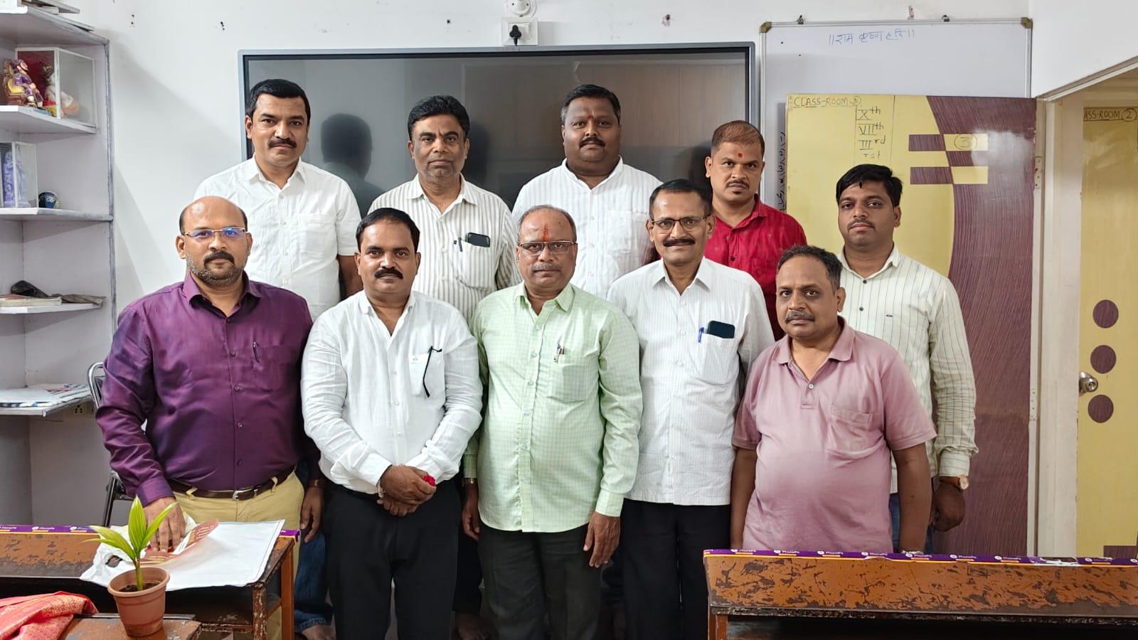 करमाळा तालुका मित्रपरिवार मंडळाची त्रैमासिक संवाद बैठक उत्साहात संपन्न