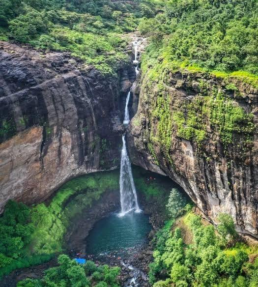 देवकुंड येथे दोन तरुण बेपत्ता