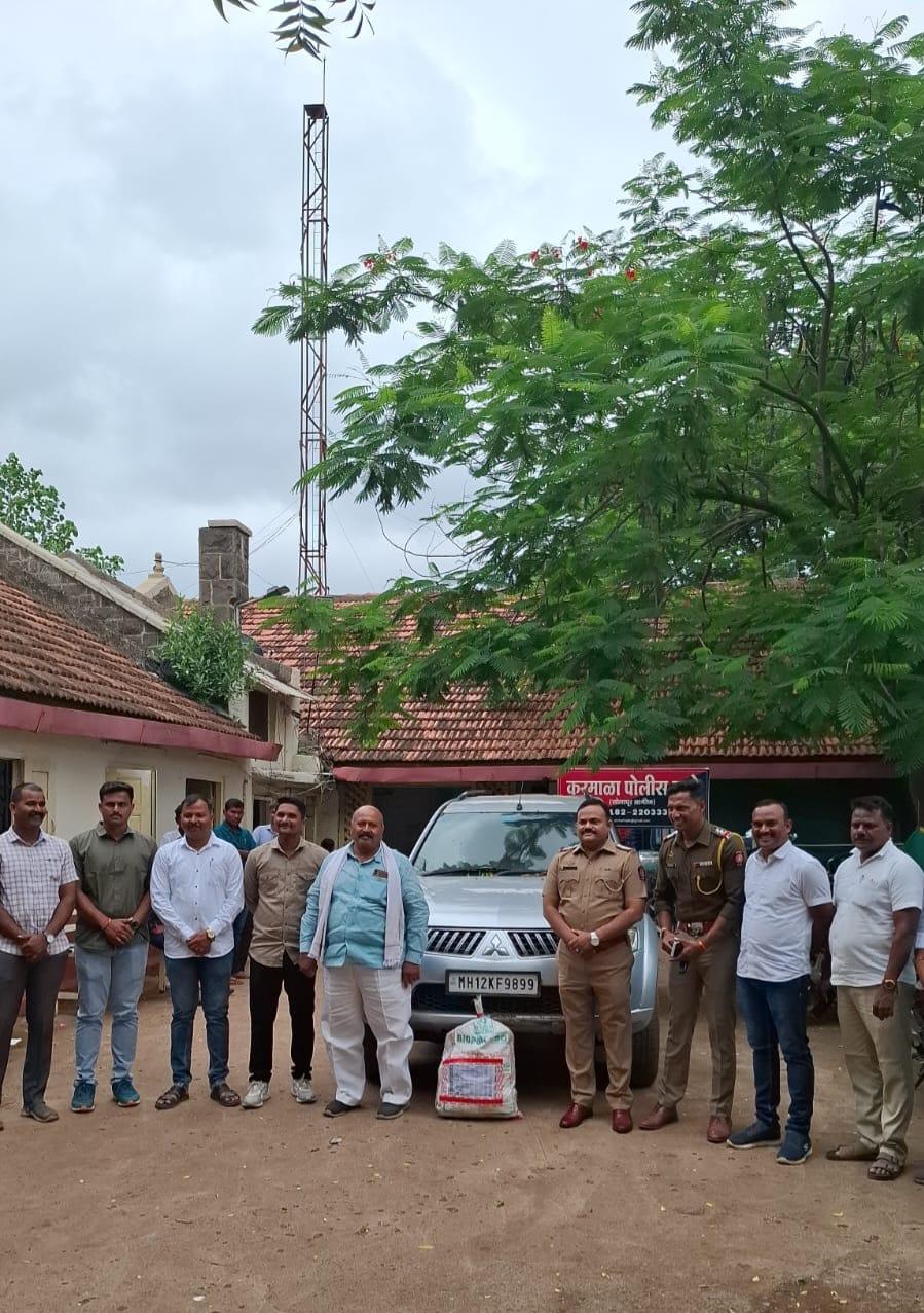 करमाळा पोलिसांची मोठी कारवाई १० लाख ५२ हजार ५०० रुपयांचा मुद्देमाल जप्त, एकास अटक