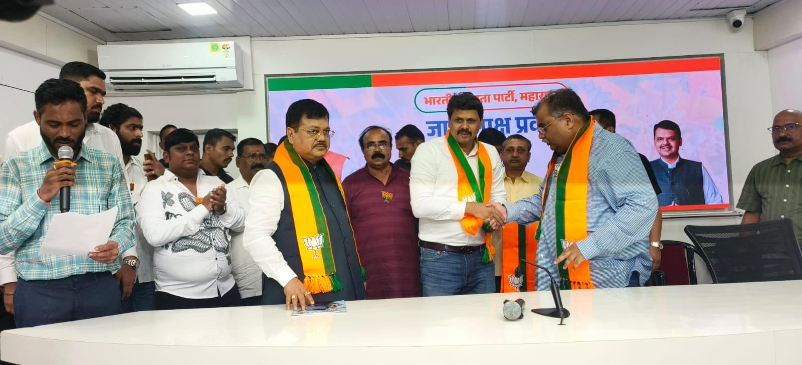 काँग्रेस रायगड जिल्हा उपाध्यक्षा पंकज तांबेंनी घेतले कमळ हाती; मोदी-फडणवीस यांच्या कार्यप्रणालीवर विश्वास ठेवून प्रदेशाध्यक्ष रवींद्र चव्हाण यांच्या हस्ते केला प्रवेश