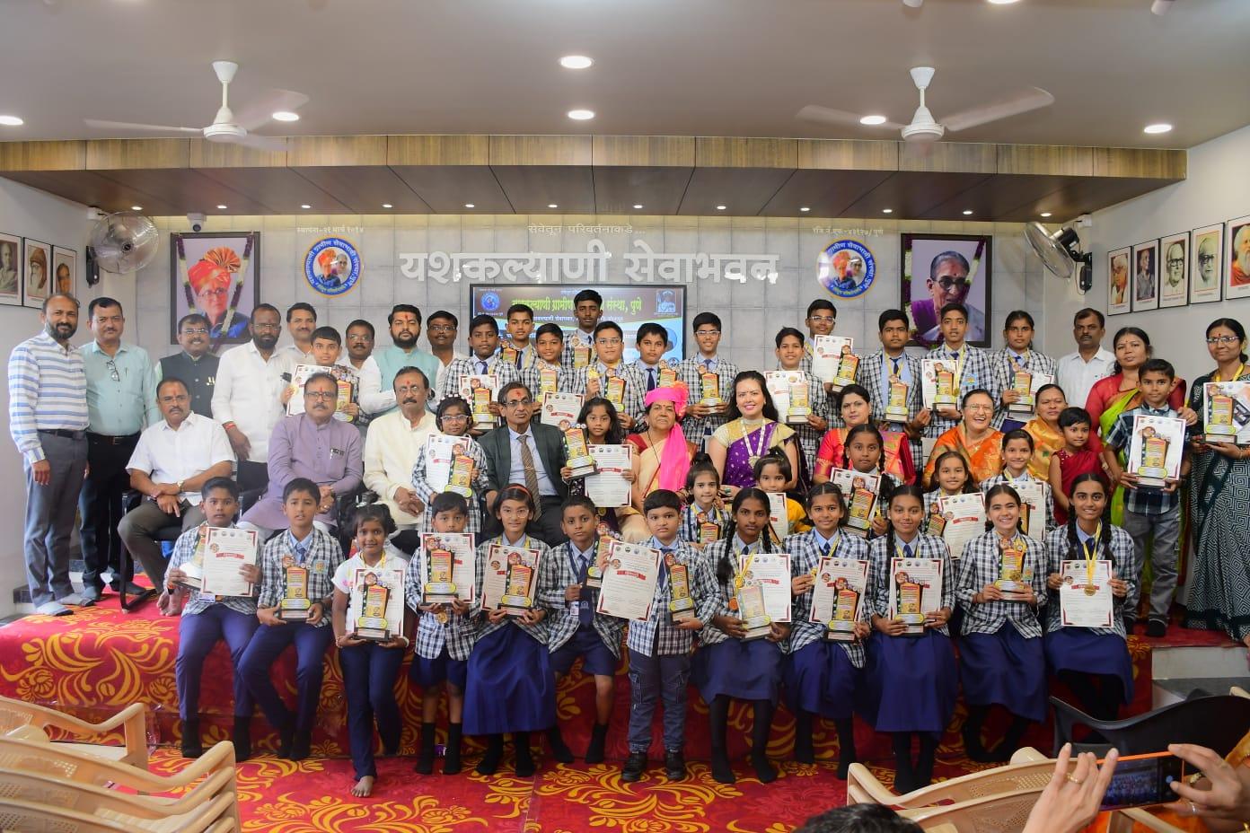 यशकल्याणीमध्ये विज्ञान, स्त्रीशक्ती आणि समाजऋणाचा प्रेरणोत्सव;  डॉ. प्रचिती पुंडे यांच्या सन्मानार्थ दरवर्षी ५० हजारांची संशोधन पारितोषिके; ३६ बालवैज्ञानिकांसह १४ कर्तृत्ववान महिलांचा गौरव