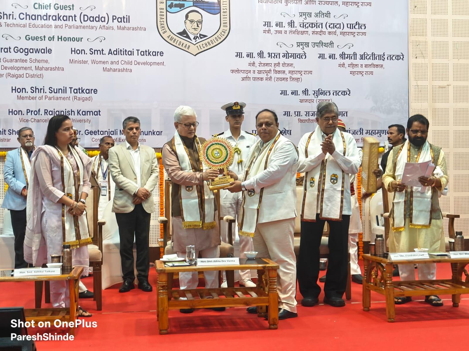 ग्रामीण भागातील समस्या सोडविण्यासाठी अभियांत्रिकी ज्ञान, तंत्रज्ञान व एआयचा वापर करा;     विद्यार्थ्यांनो केवळ नोकरी शोधणारे नव्हे, तर रोजगार निर्माण करणारे, नवनिर्मिती करणारे आणि समस्या सोडवणारे बना–राज्यपाल जिष्णुदेव वर्मा