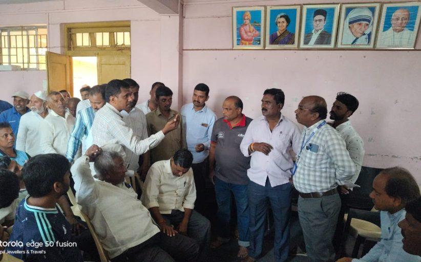 सिद्धनेर्लीत स्मार्ट वीज मीटरला तीव्र विरोध; विशेष ग्राम सभेत अधिकाऱ्यांना धारेवर धरले
