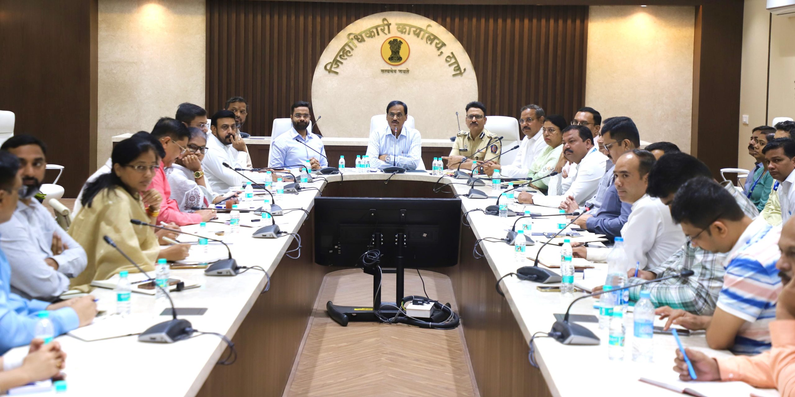 युद्धजन्य परिस्थितीत जिल्हा प्रशासन सज्ज; सुरक्षित निवारागृहांसह सर्व यंत्रणा अद्ययावत ठेवण्याचे जिल्हाधिकाऱ्यांचे आदेश