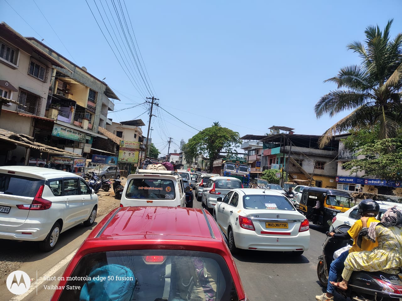 माणगावच्या वाहतूक कोंडीकडे  शासनाचा कानाडोळा;  नेत्यांच्या भांडणात माणगाव अडकले वाहतूक कोंडीत;   तरुणांचा आंदोलनाचा इशारा