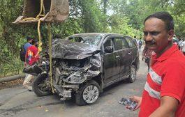 इनोव्हा झाडावर आदळून एकाचा जागीच मृत्यू तर एक जखमी