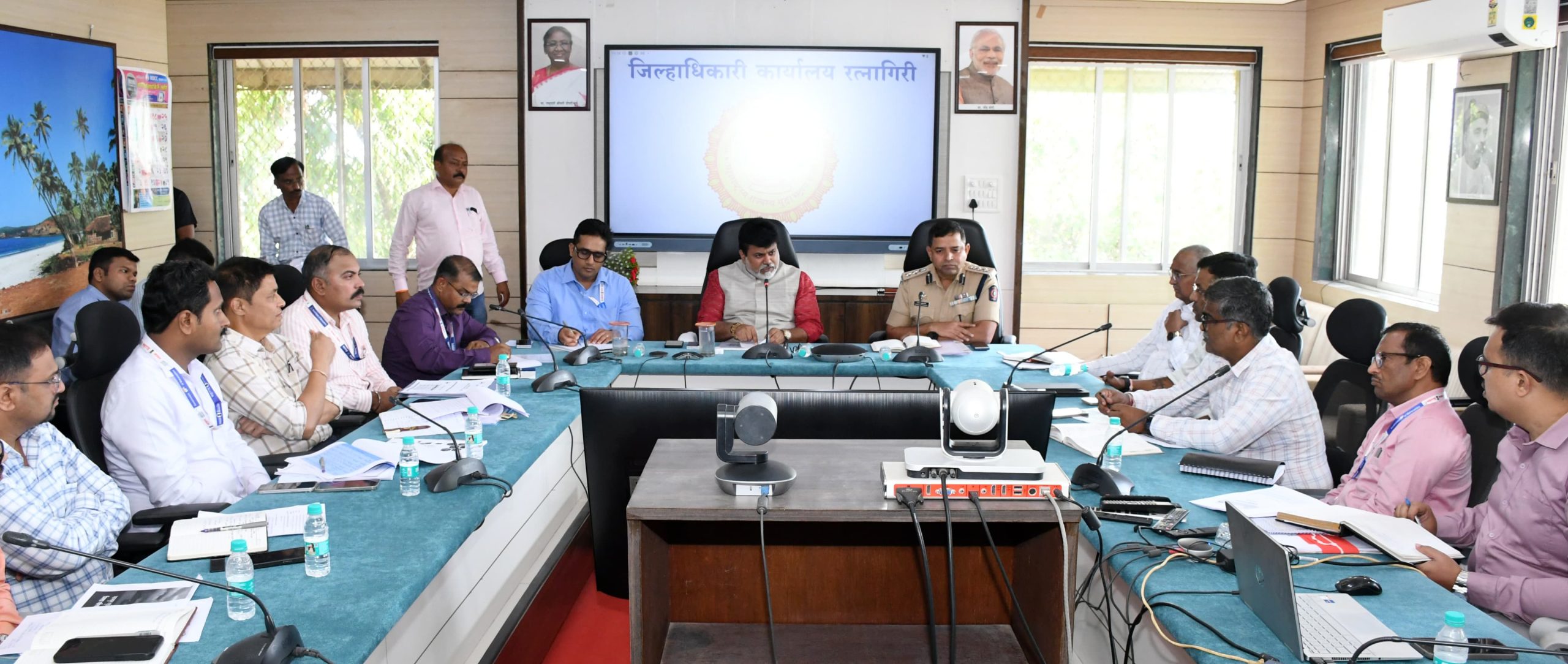 आपत्ती काळात प्रशासनाने सतर्कतेने काम करावे- डॉ. पालकमंत्री उदय सामंत; मान्सून पूर्वतयारी आढावा बैठक