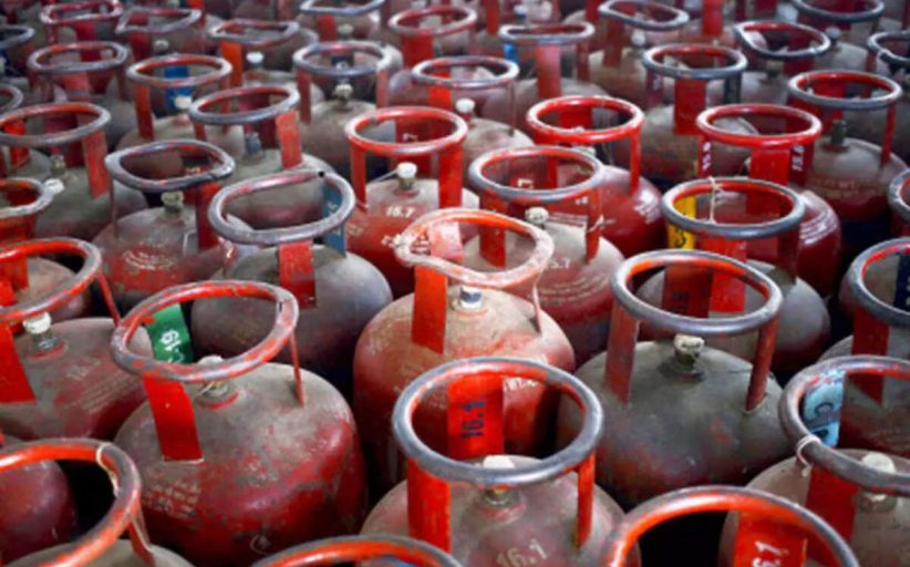 घरगुती गॅसचा पुरवठा नियमित, नागरिकांनी घाबरून जाऊ नये- जिल्हाधिकारी किशन जावळे; दोन सिलिंडर बुकिंगमध्ये २५ दिवसांचे अंतर अनिवार्य; जिल्हा प्रशासनाचे स्पष्टीकरण; घरगुती गॅसचा व्यावसायिक वापर केल्यास कारवाईचा इशारा